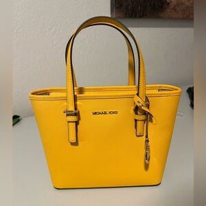 NWT Jasmine yellow jet set travel Michael Kohrs Tote bag